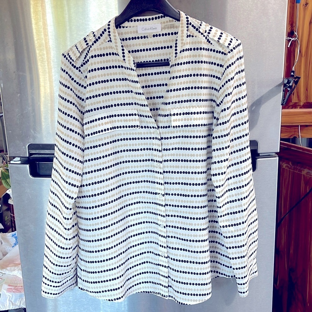 Calvin Klein women’s M Blush & black polka dot on cream blouse longsleeve v-neck